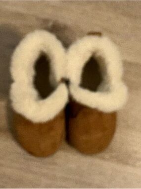 Cozy Shearling-Lined Tan Slippers